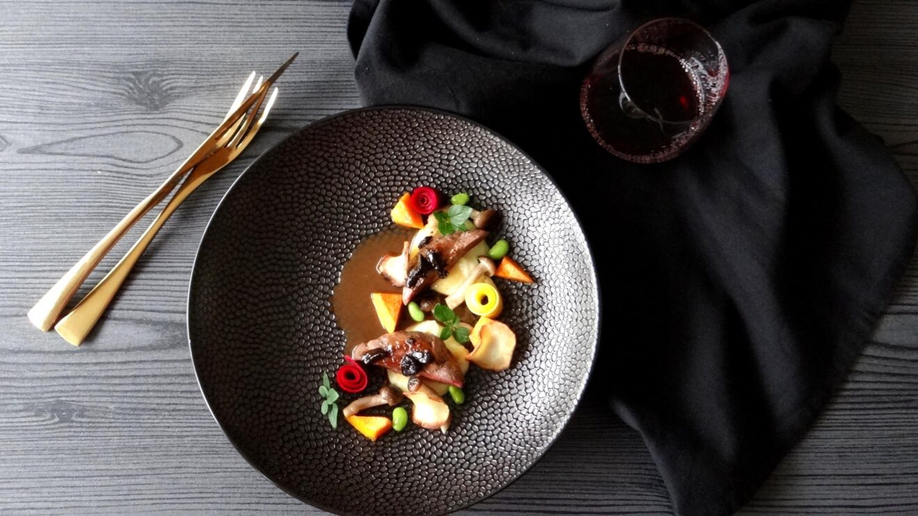 Duif met geroosterde appel en Limburgse appelstroopjus